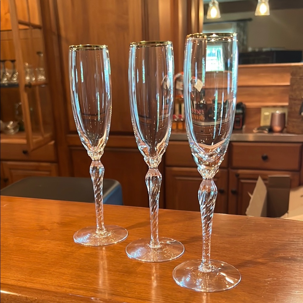 LENOX Elegant Gold-Rimmed Champagne Flutes. Excellent condition